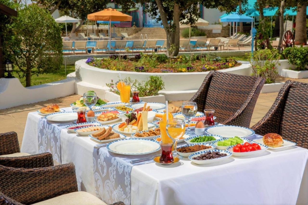 Merit Cyprus Gardens Seafront Resort & Beach & Casino Trikomo Extérieur photo